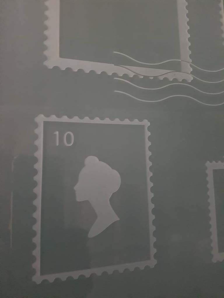 Gravure timbres sur verre feuilleté