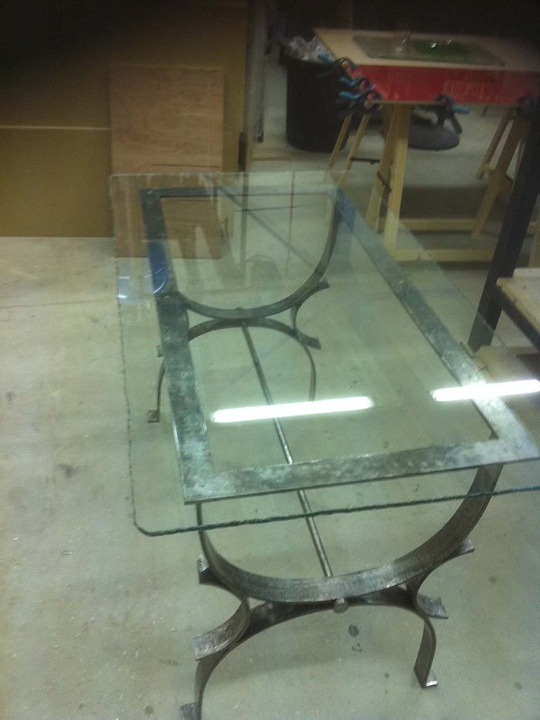 table en ver sur pied en fer forgés